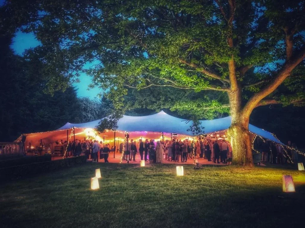 Snug-15x24m-Private-Party